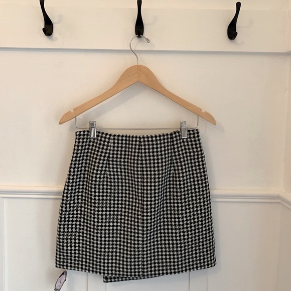 NWT Stunning Houndstooth skirt with buttons - Black and White - Picture 8 of 8